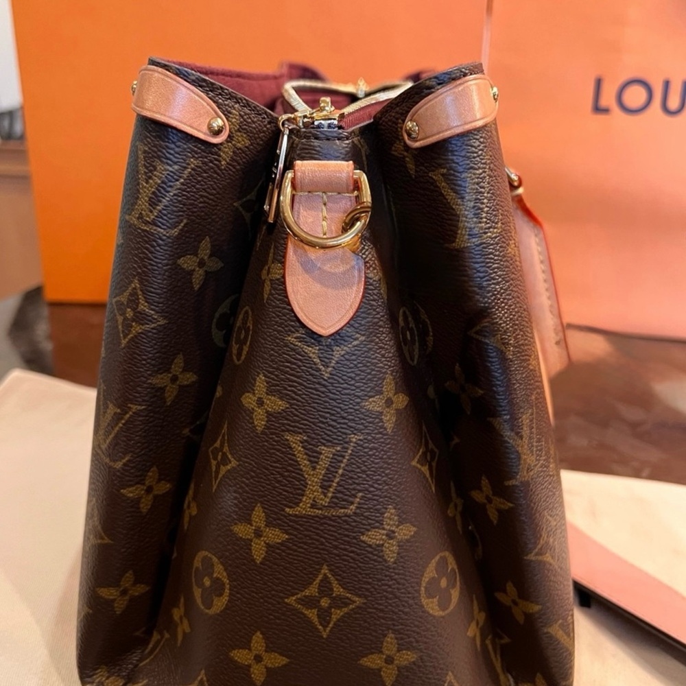 Authentic Louis Vuitton Soufflot MM. - Picture 3 of 9